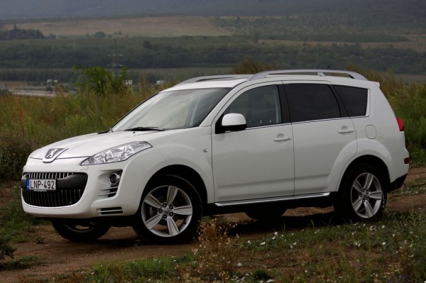 PEUGEOT 4007