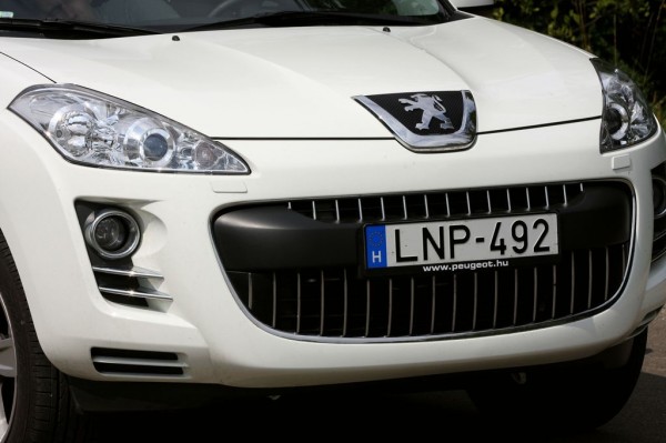 PEUGEOT 4007