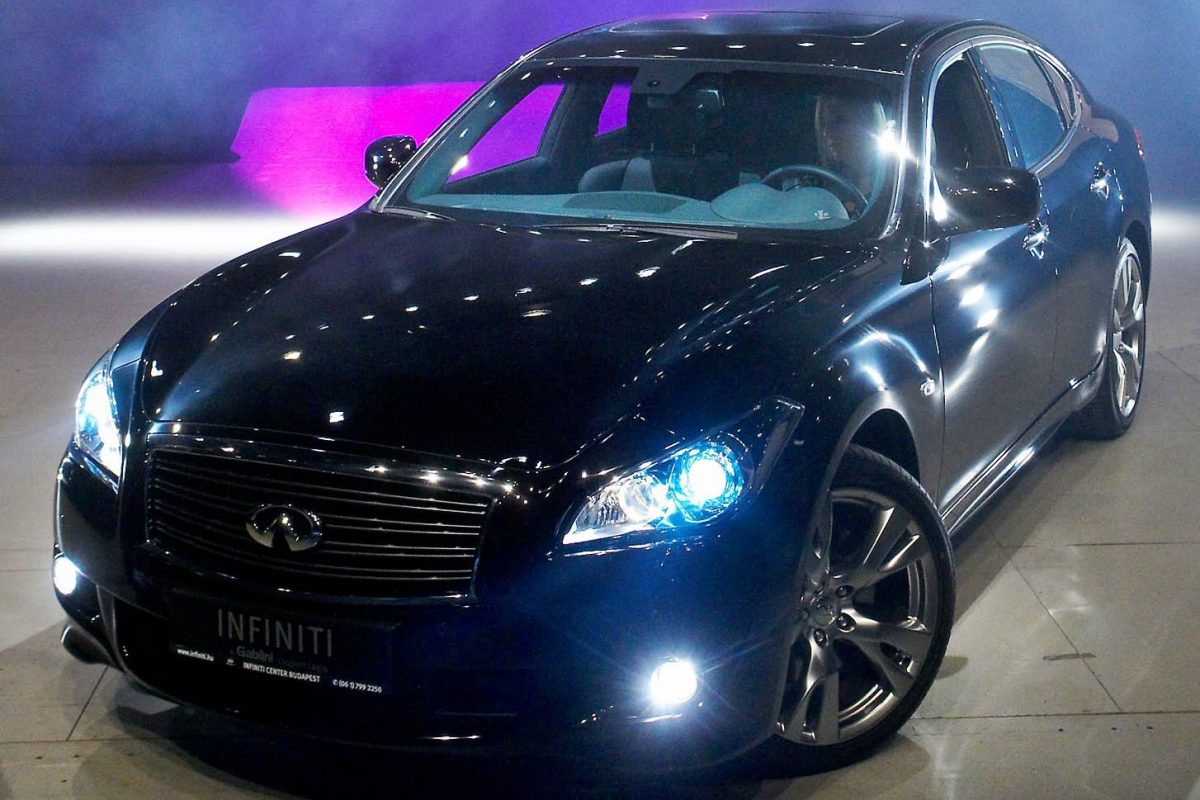INFINITI M30