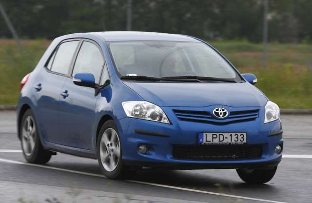 Nem tud semmit, de azt jól