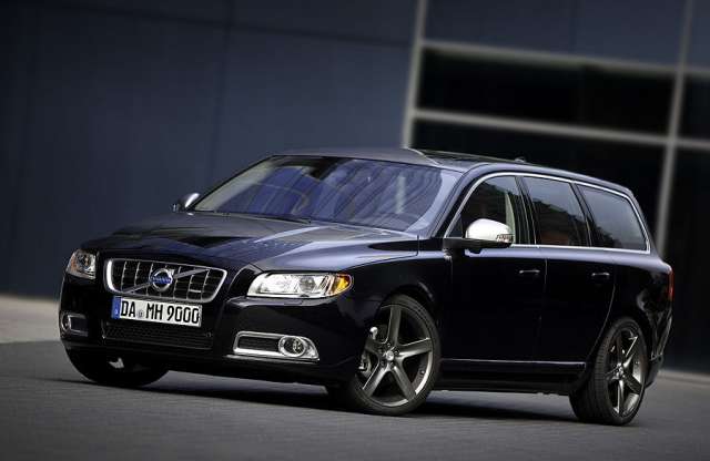 325 lóerős kombi-fenevad