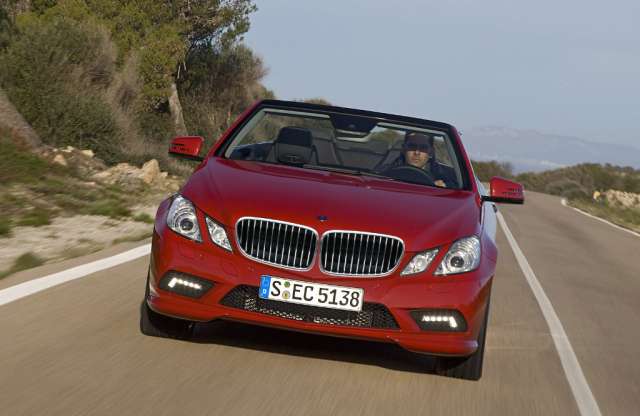 Együtt fog alkatrészeket vásárolni a BMW és a Mercedes