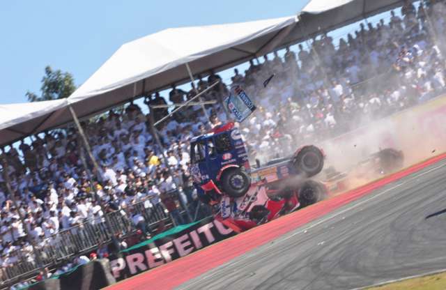 Látványos baleset történt a legutóbbi Formula Tuck futamon