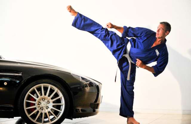 Ne bosszankodjon, tajcsizzen a kormány mögött ülve