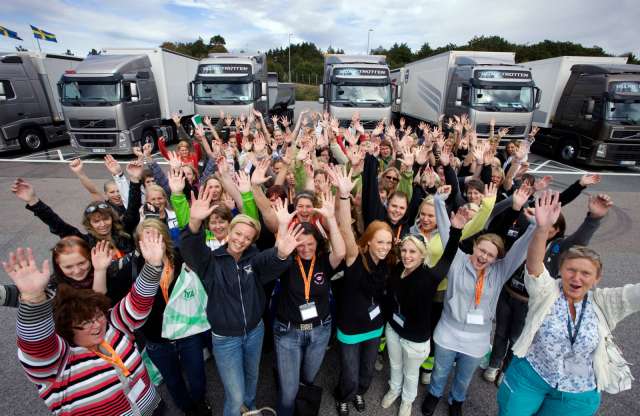 Hölgyeket várnak a kamionok vezetőülésébe