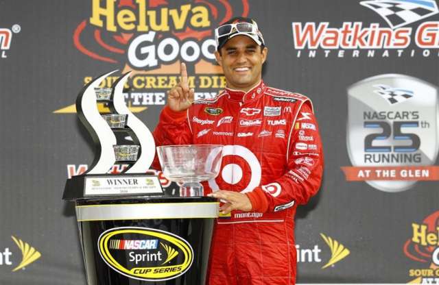 Második NASCAR-győzelmét aratta