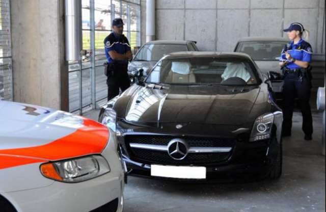 Rekord gyorshajtás: 290-nel hasított a svéd SLS AMG!