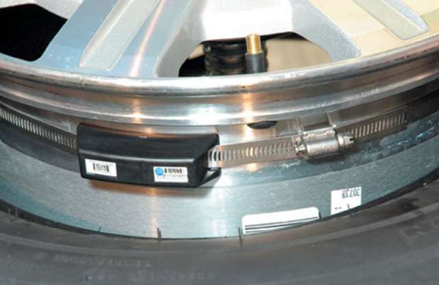 Veszélyben a keréknyomás-ellenőrzővel szerelt autók!