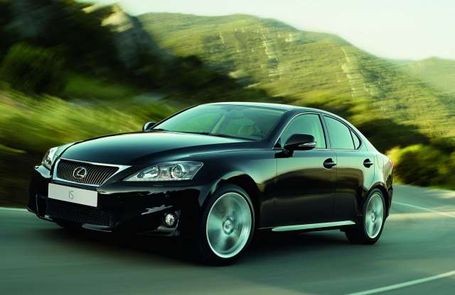 Adózási okok miatt vettek vissza a dízel Lexus teljesítményéből