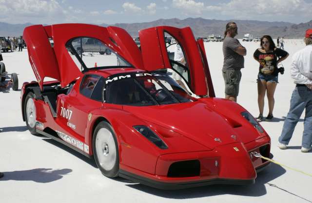 500 km/h felett hasítani egy Ferrari Enzóval…