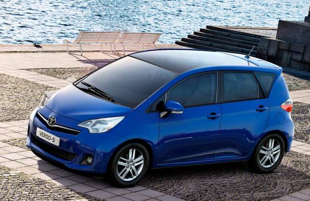 Újra készít kisautó méretű buszlimuzint a Toyota