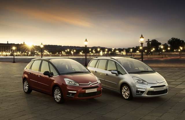 Motorleállító és fekete tető a Citroën kompakt buszlimuzinnál