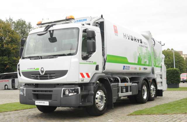 Hódít a hibrid: zöld kukásautót tesztel a Renault