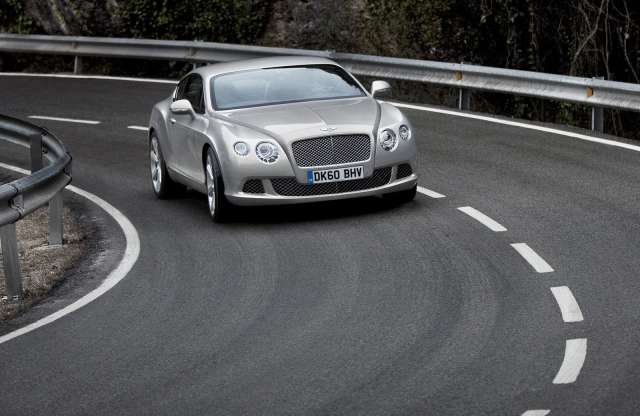 Botoxkezelés és alapmotor. Megfiatalodott a Bentley Continental