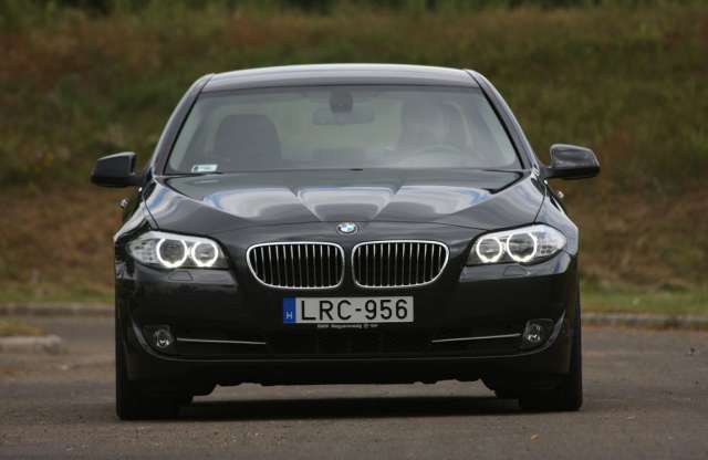 Opciós téglákból épül a BMW tekintélyének vára