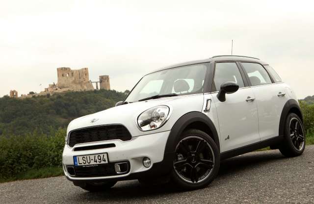 Itt a Countryman, a Mini szabadidő-autója