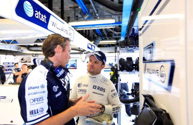 Barrichellótól kinő szerelői szakálla