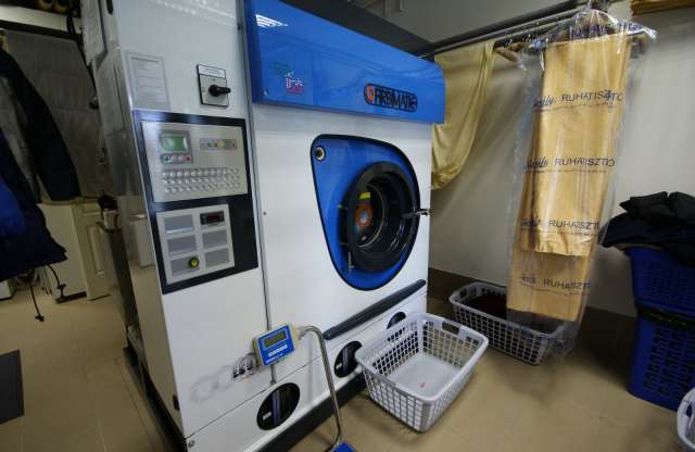 Ha ruhát piszkol az autó