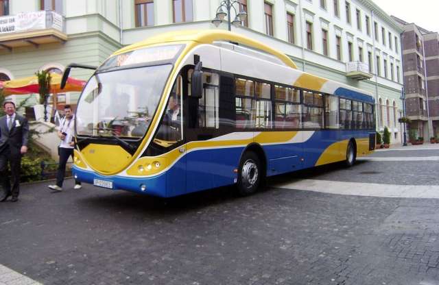 Dögös új magyar busz Kaposváron