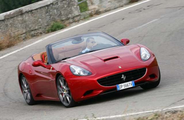 Plusz lóerők helyett inkább leáll az új Ferrari motorja