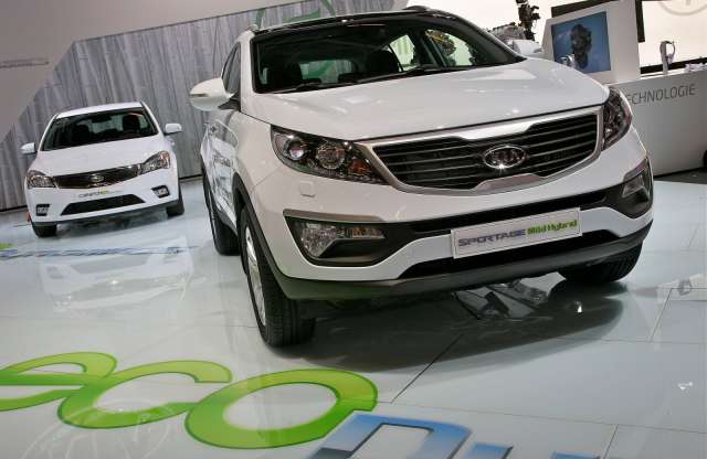Elektromotorral spórol a SUV, 1,4-es dízellel a kompakt Kia