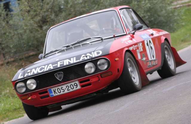 A múlt fergeteges rally autói padlógázon