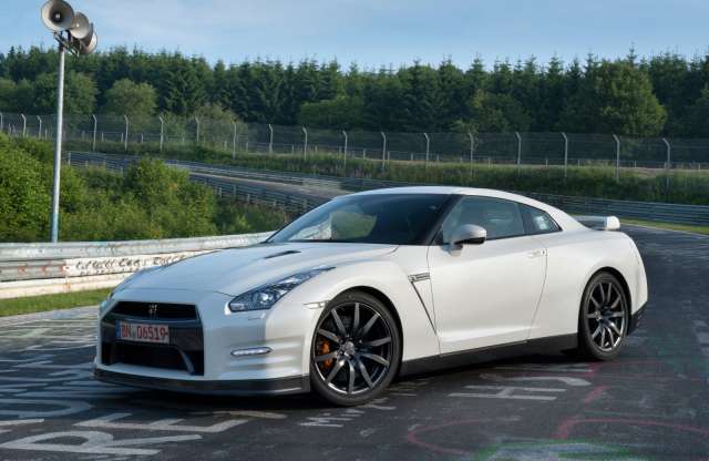 Szebb és erősebb lett a Godzilla – Nissan GT-R 2011
