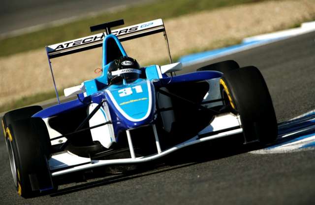 Az új gumikat még tanulnia kell