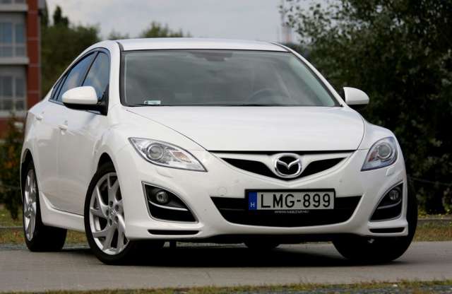 Jobb lett a közepes dízel a Mazda6-ban, de értelmét vesztette