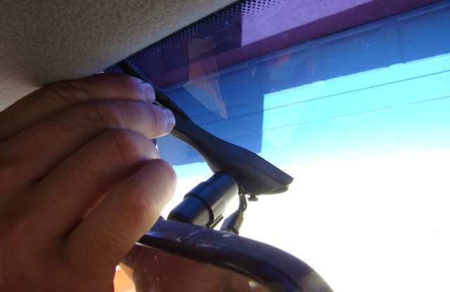 Otthon vagy szervizben javítsuk a leesett visszapillantót?