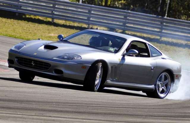 Egzotikus autókkal elfüstölt gumik