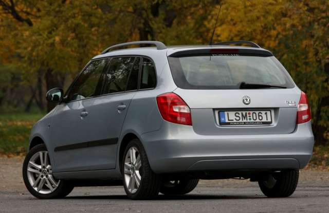 Kék színben is szürke a Skoda Fabia