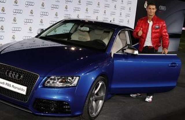 Audi RS5-öst zúzhat Cristiano Ronaldo