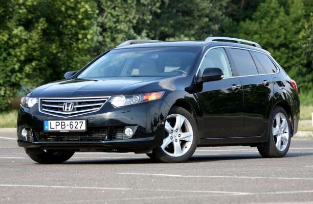 Elfér a kákán a csomó!