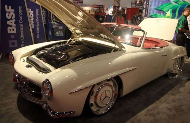 700 lóerős motor veterán Mercibe