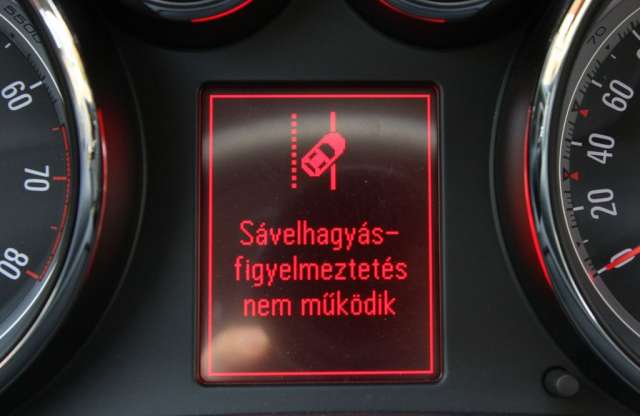 Okos Astra beszélni kicsi magyar