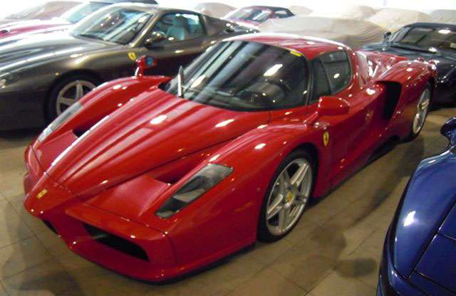 A szultán eladja 25 Ferrariját, meg 4 Lambóját, meg…