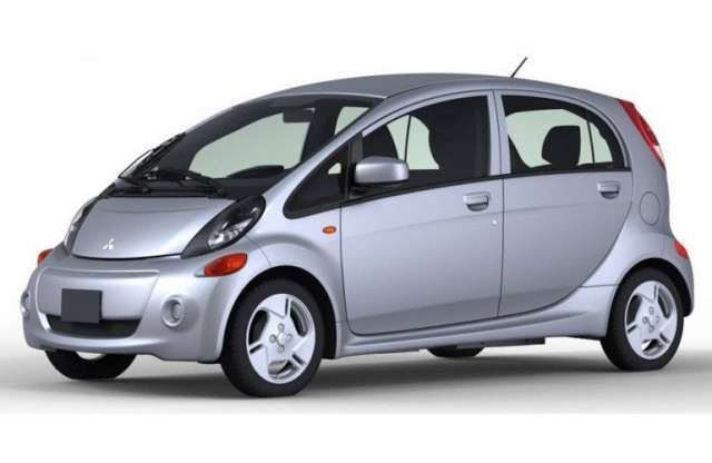 Szebb nem, de tágasabb lett a jenkiknek szánt elektromos Mitsubishi