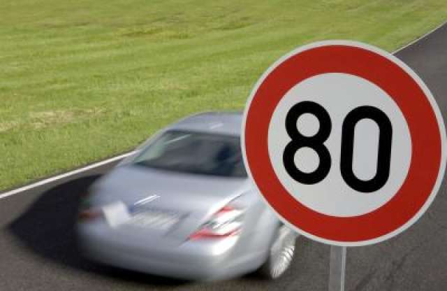 A BMW tud legjobban táblát olvasni