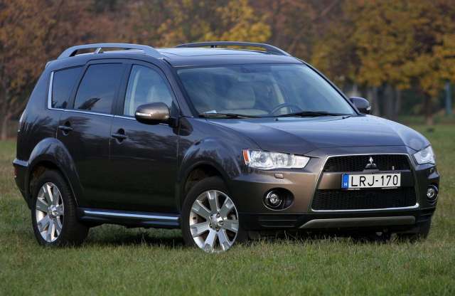 Idegen tollakkal csábít a Mitsubishi Outlander