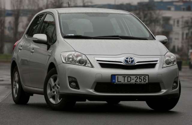 Hibrid űrtechnika álruhában. Toyota Auris HSD teszt