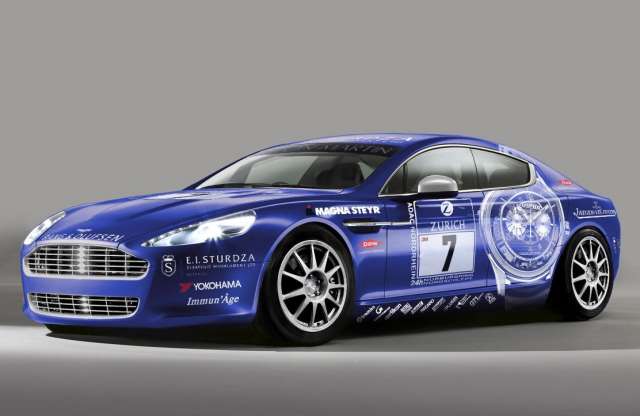 Aston Martin négy ajtóval, pályaversenyzésre