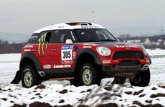 Fényképen a Dakar MINI