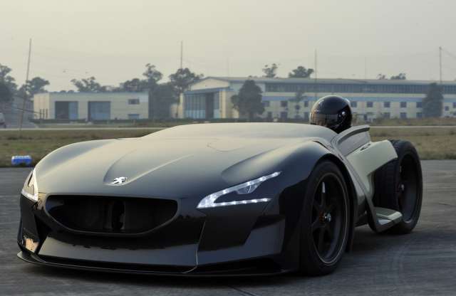 Újabb rekordot futott a a Peugeot EX1 villanyautó