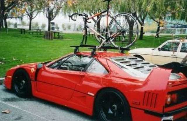 Így szállítsd a kerékpárodat – Ferrari F40 tetején
