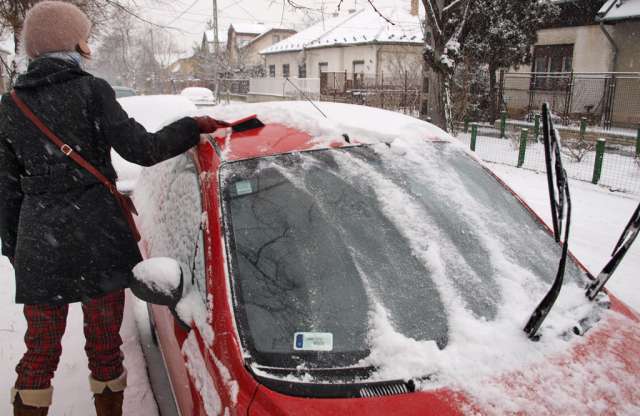 Hó nem maradhat vastagon az autón!