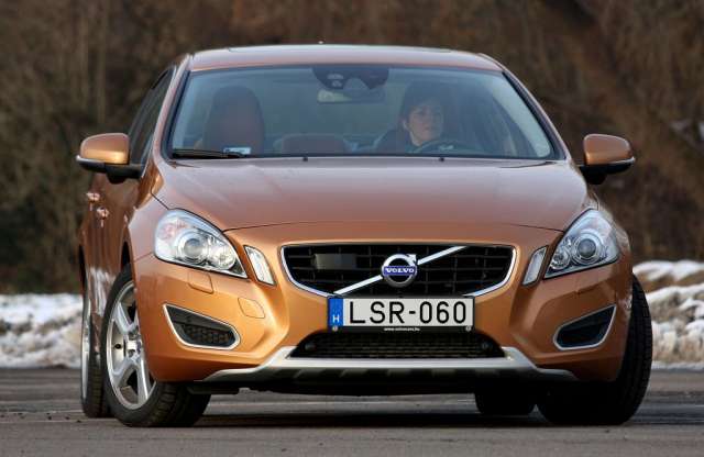 Határon innen és túl. Volvo S60 2.0T teszt