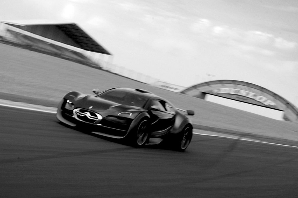 MERCEDES-BENZ SLS-OSZTÁLY