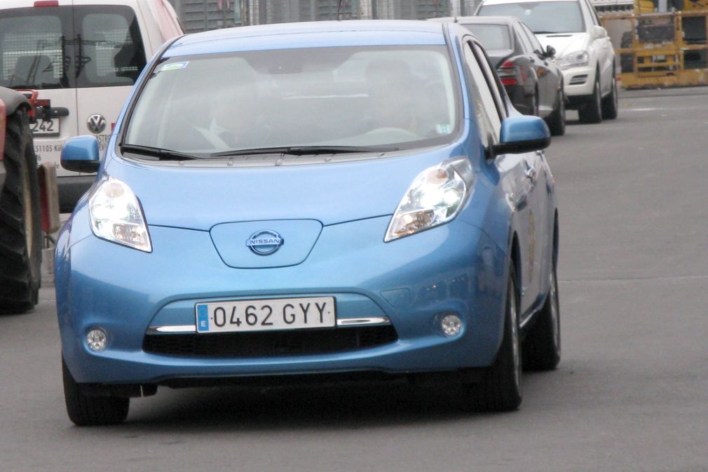 NISSAN LEAF