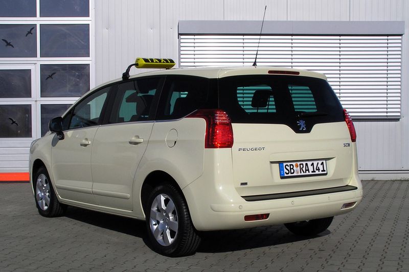 PEUGEOT 5008